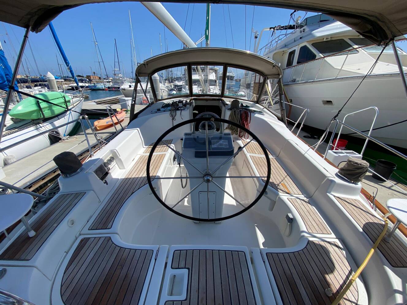 A photo of this 2003 Beneteau 423