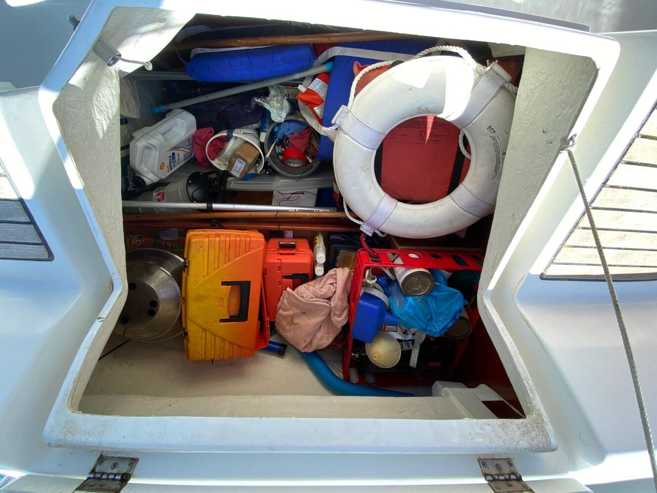 A photo of this 2003 Beneteau 423