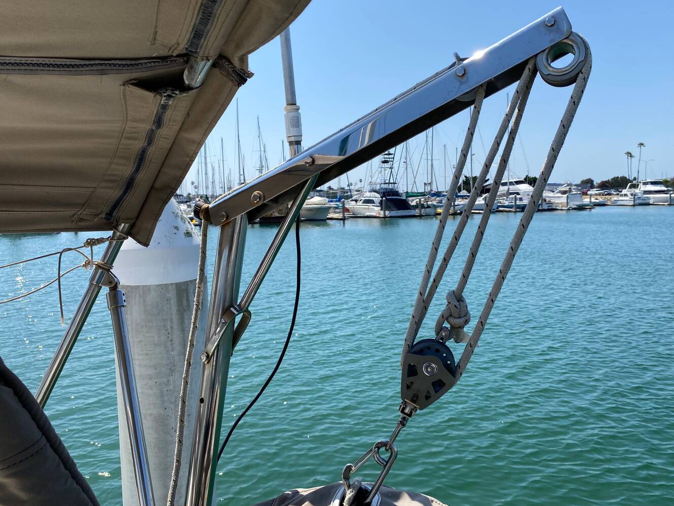 A photo of this 2003 Beneteau 423