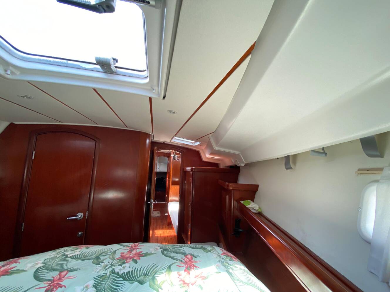 A photo of this 2003 Beneteau 423