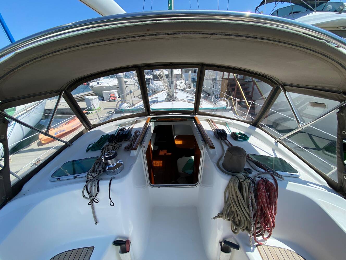 A photo of this 2003 Beneteau 423