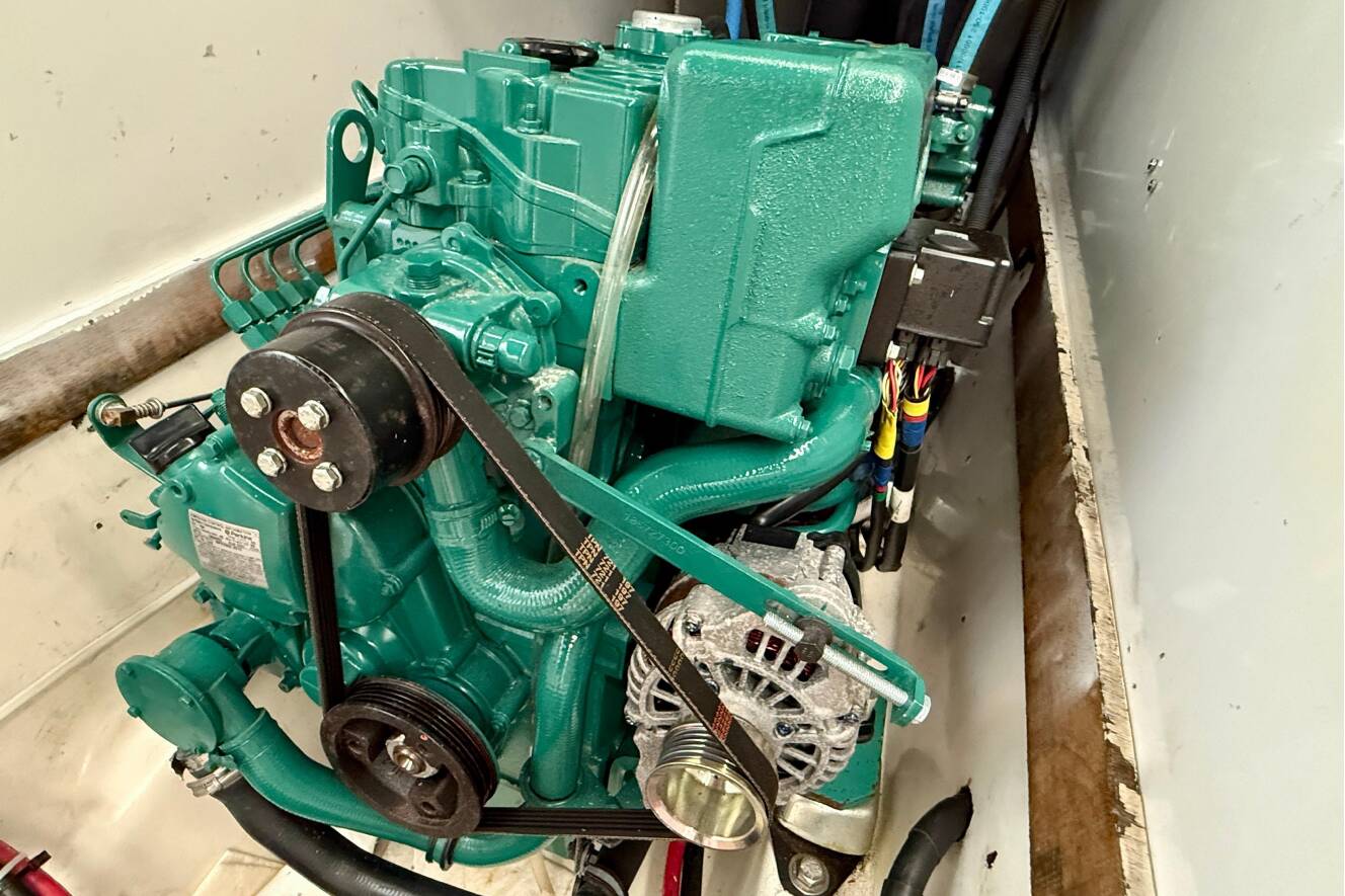 A photo of this 1985 Macgregor 65