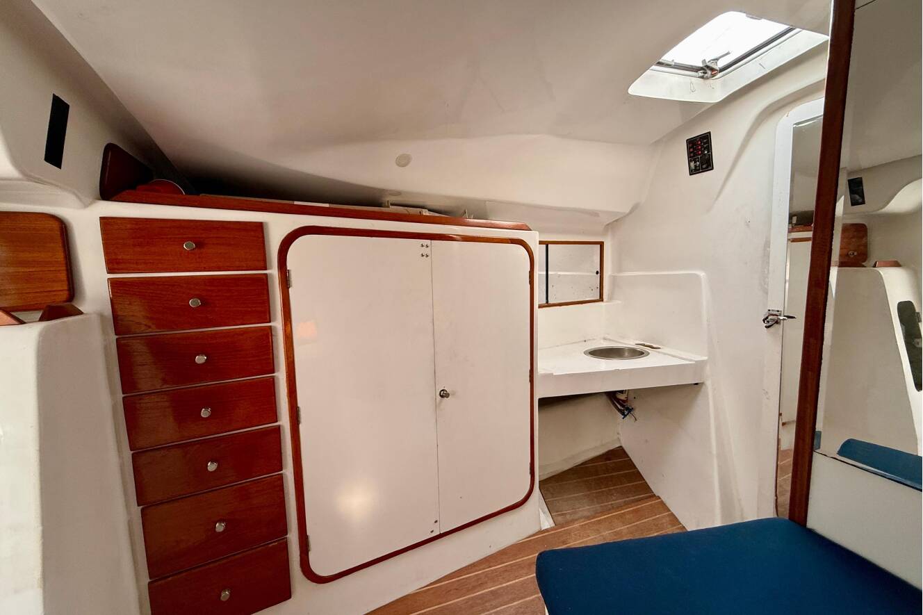 A photo of this 1985 Macgregor 65