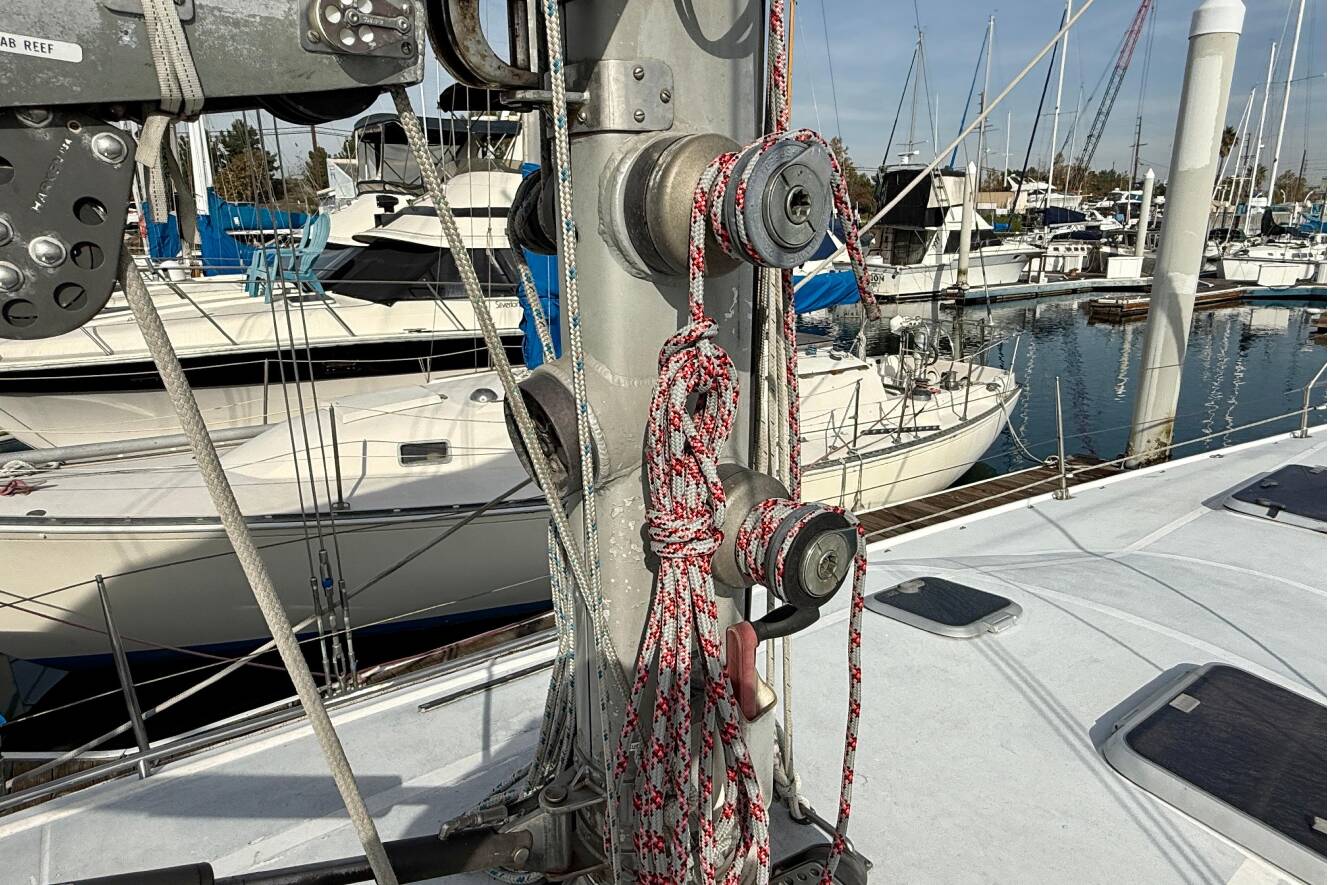 A photo of this 1985 Macgregor 65
