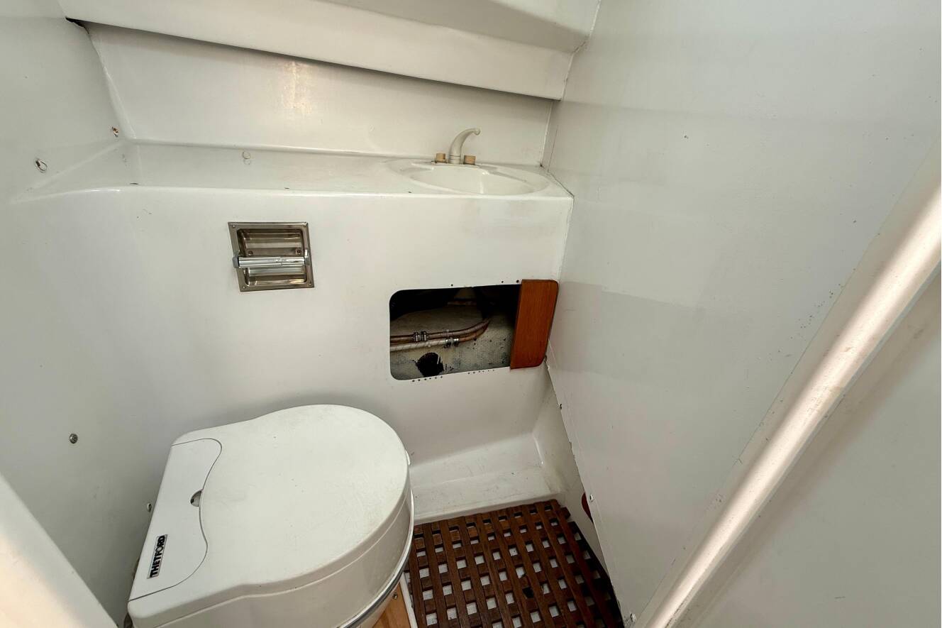A photo of this 1985 Macgregor 65