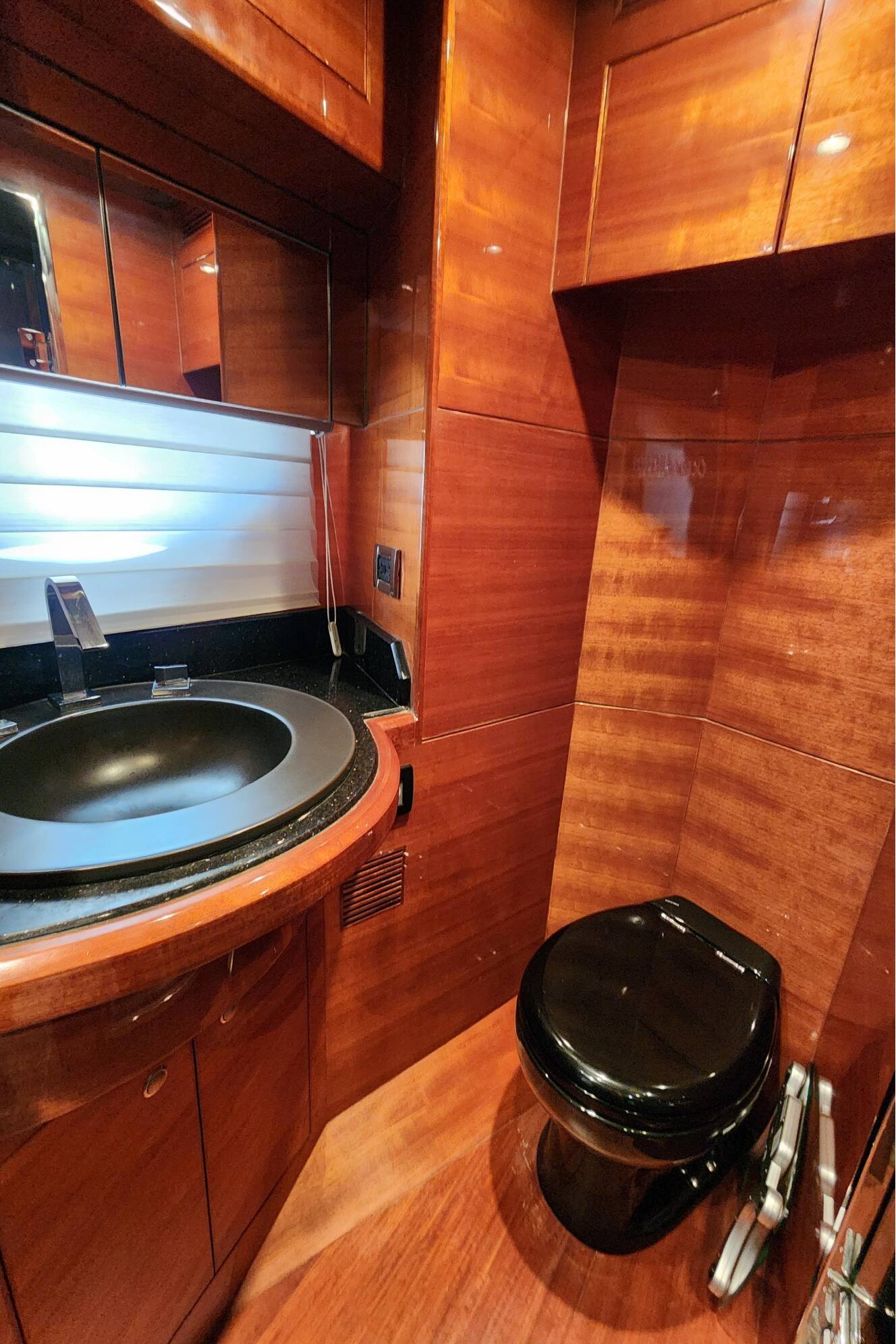 A photo of this 2007 Ocean Alexander Veloce