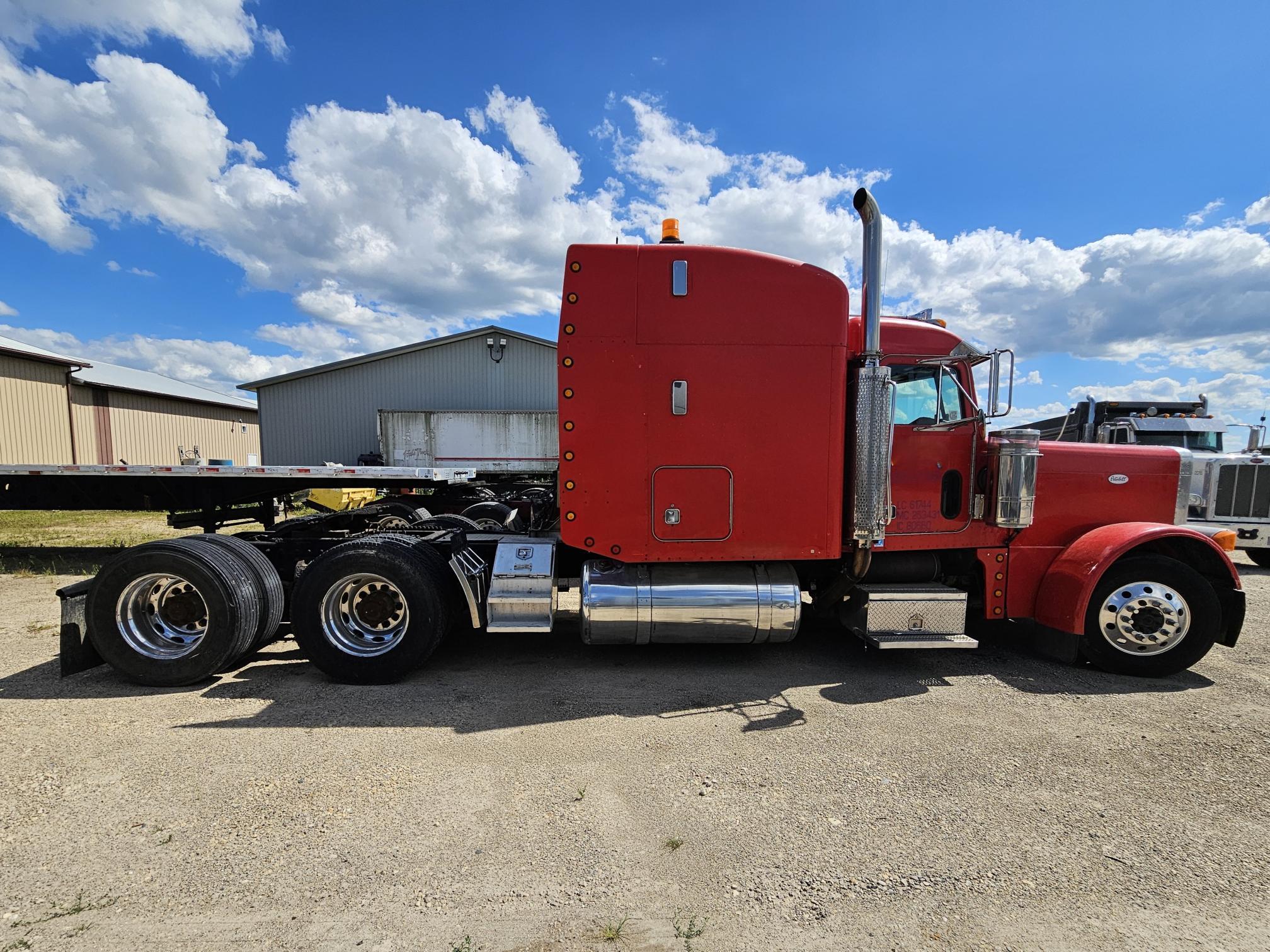 1998 PETERBILT 379 in Milwaukee, WI