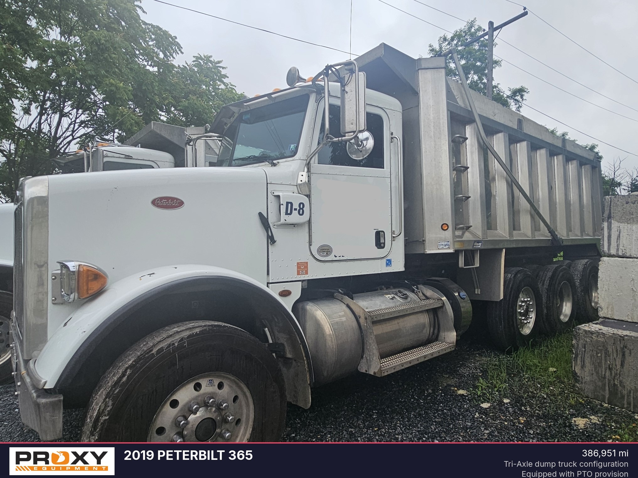 2019 PETERBILT 365 in Harrisburg, PA