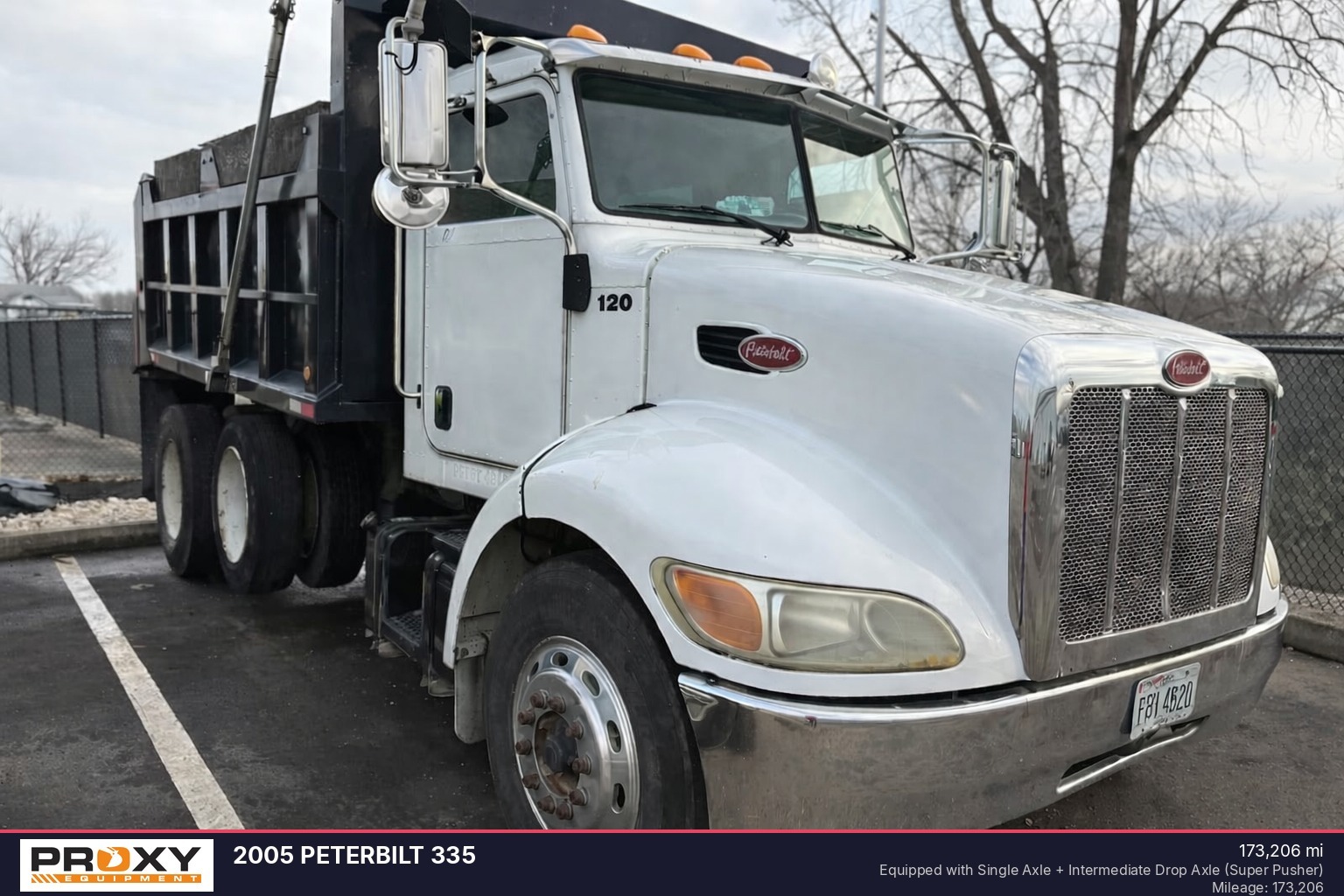 2005 PETERBILT 335 in Dayton, OH
