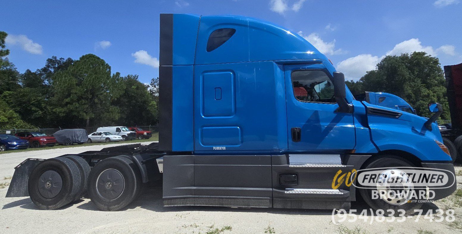 2023 FREIGHTLINER CASCADIA 126 in Pompano Beach, FL