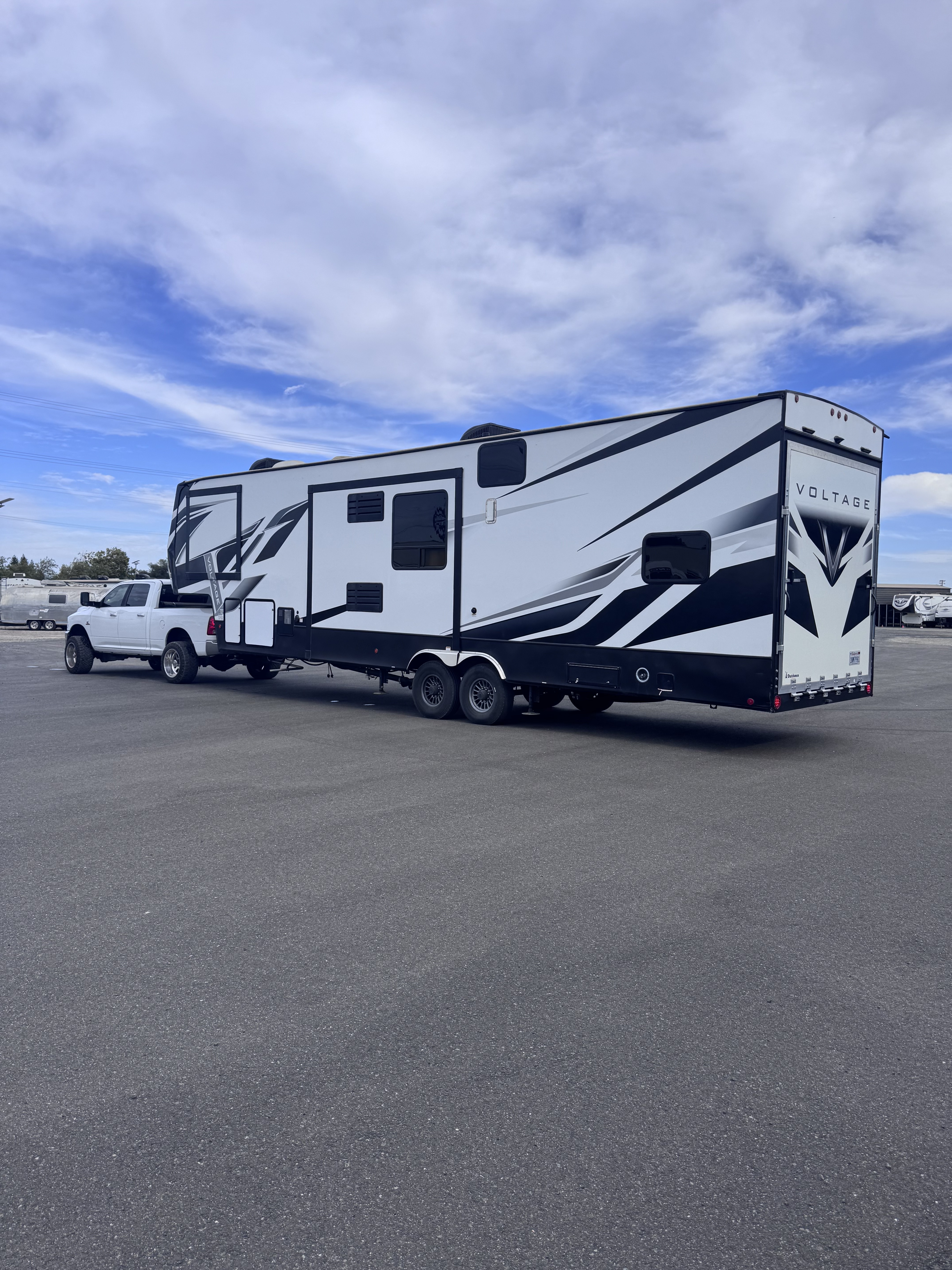 2021 Dutchmen VOLTAGE TRITON 3571 in oakdale CA