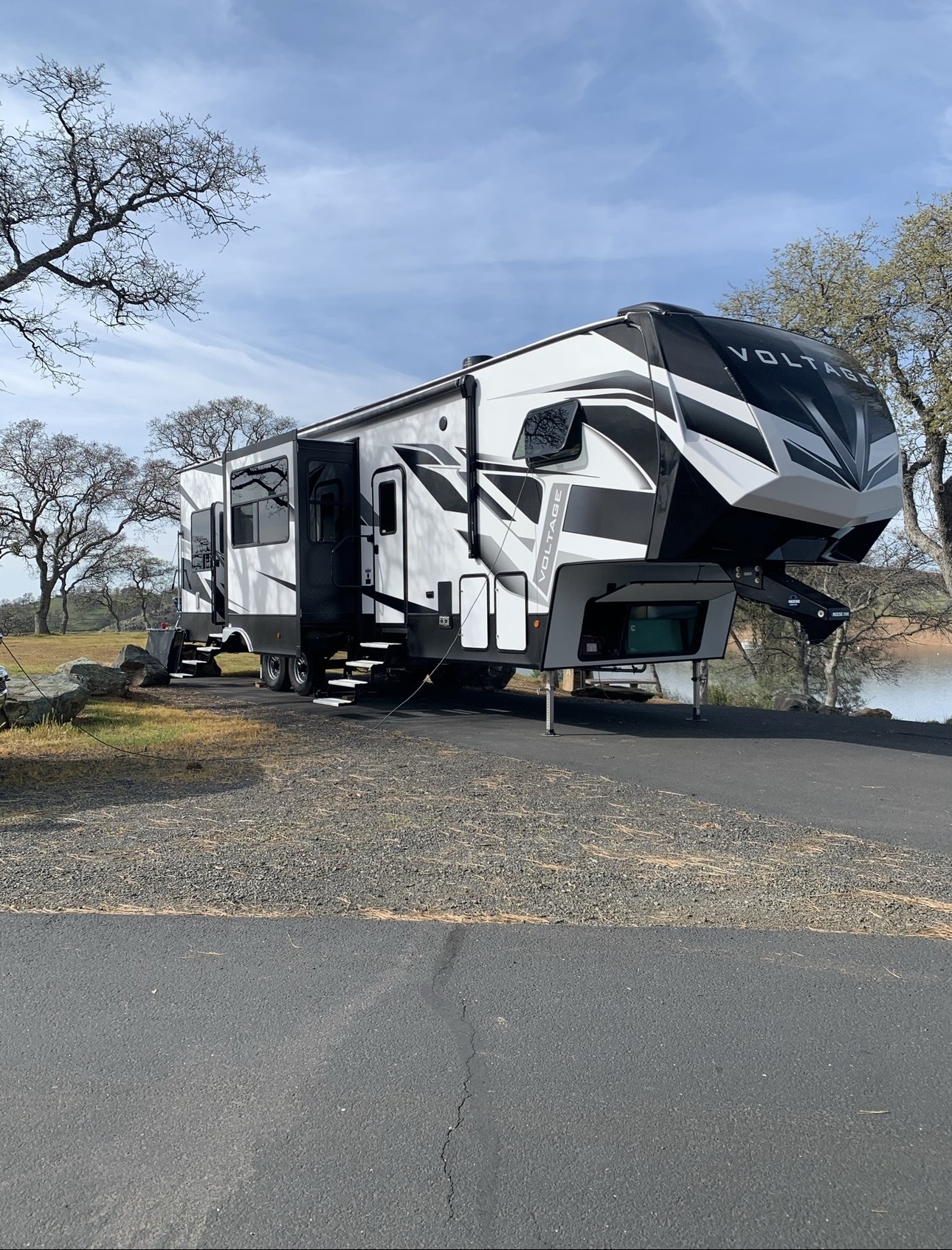 2021 Dutchmen VOLTAGE TRITON 3571 in oakdale CA
