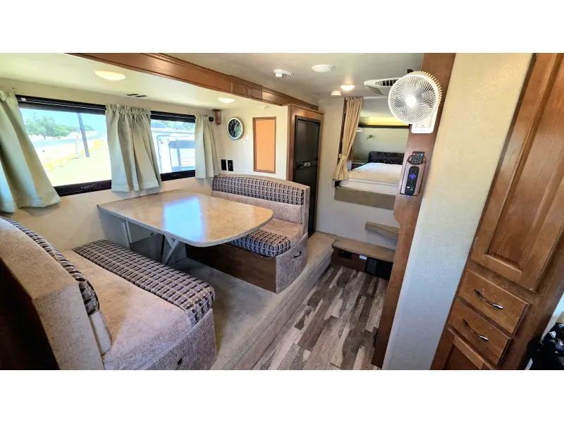 2016 Lance Lance 975