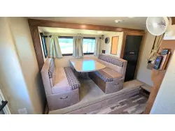 2016 Lance Lance 975