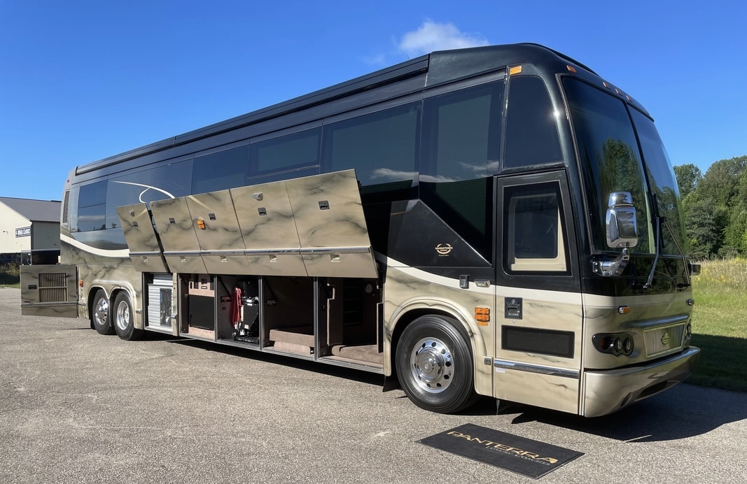 2005 Prevost MARATHON COACH H3-45 in ferris TX