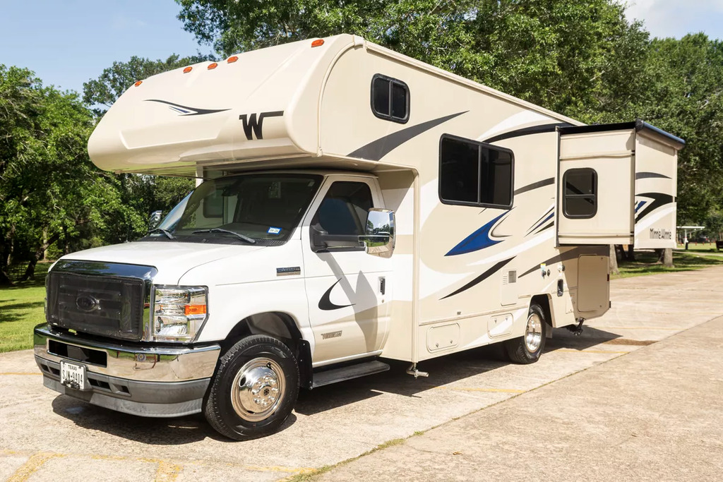 2021 Winnebago Minnie Winnie 22M in houston TX