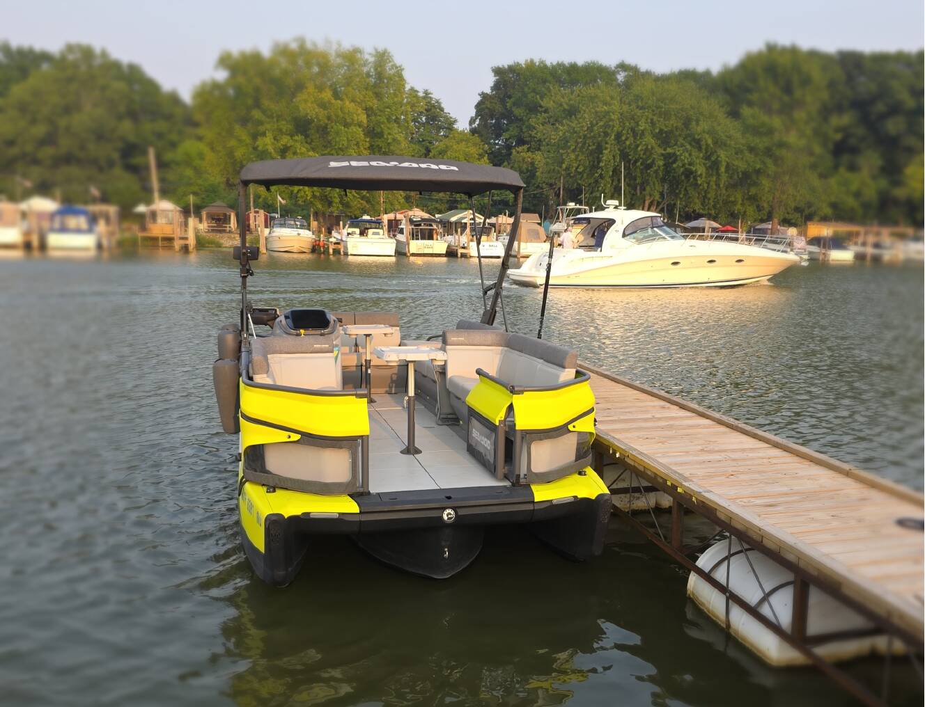 A photo of this 2024 Sea-Doo SWITCH CRUISE