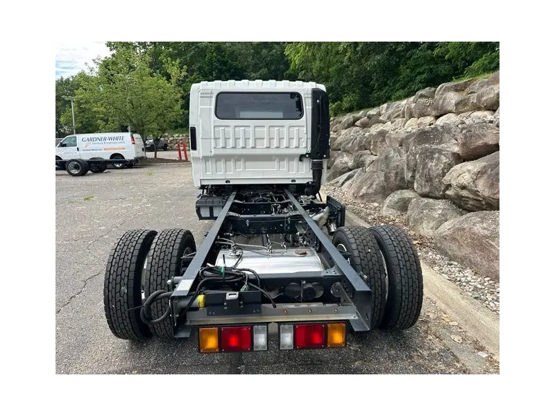 2025 ISUZU NPR XD