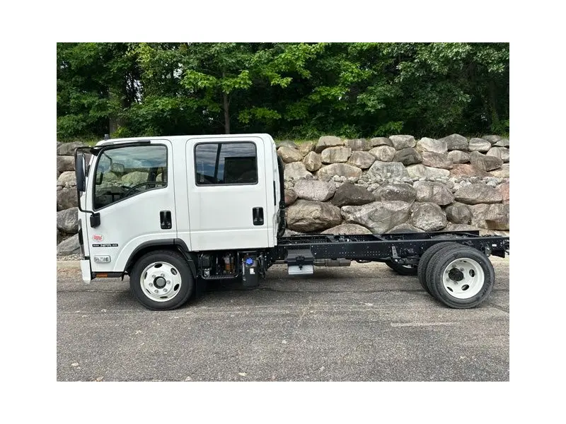 2025 ISUZU NPR XD