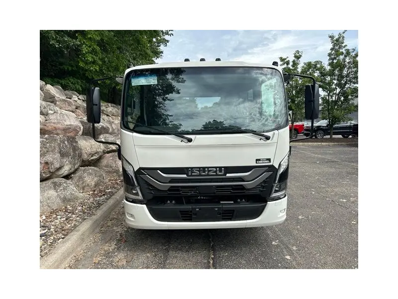 2025 ISUZU NPR XD