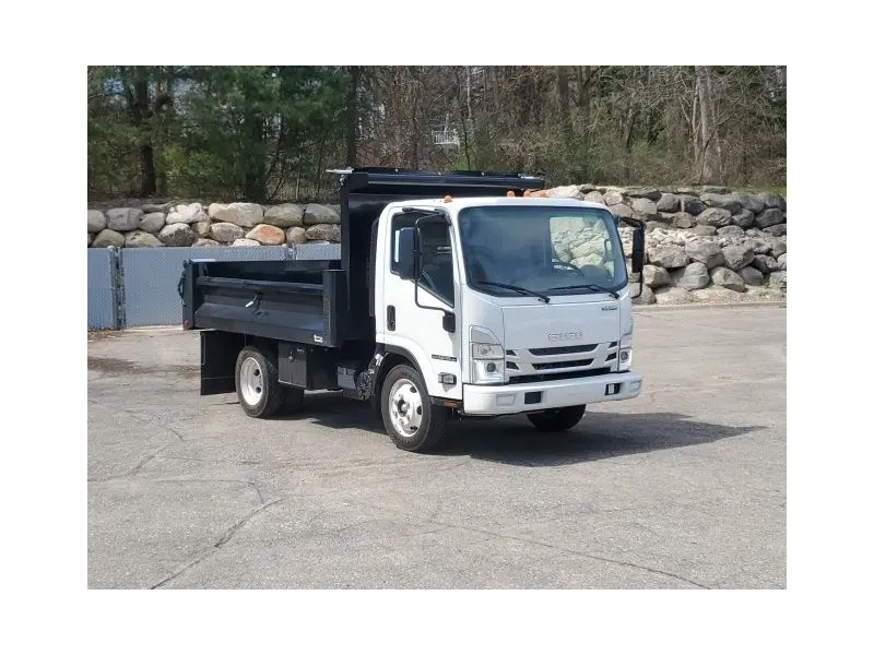 2024 ISUZU NPR HD