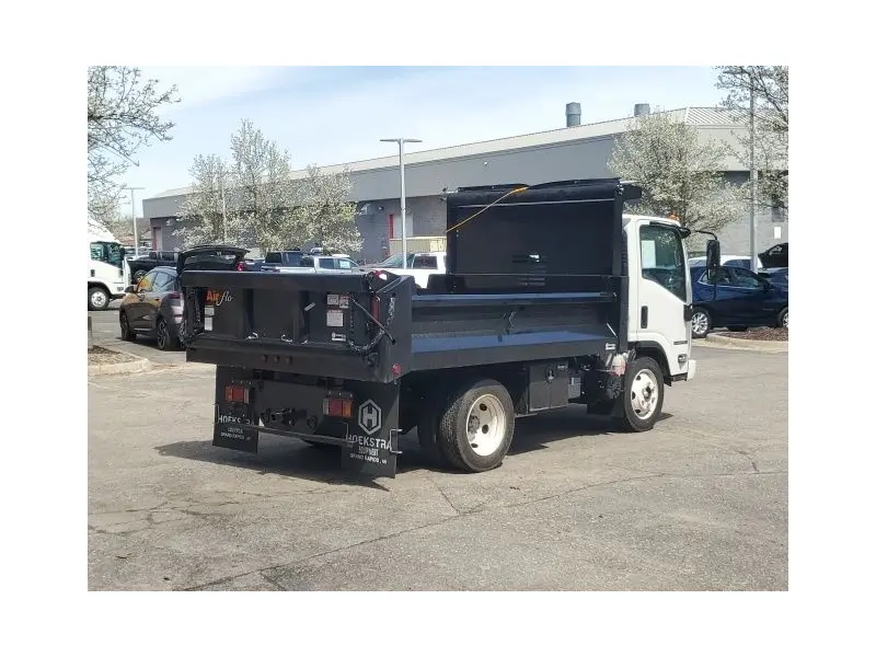 2024 ISUZU NPR HD