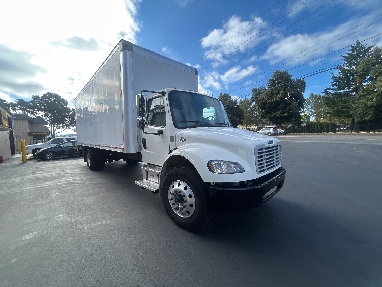 2022 FREIGHTLINER BUSINESS CLASS M2 106 in Portland, OR