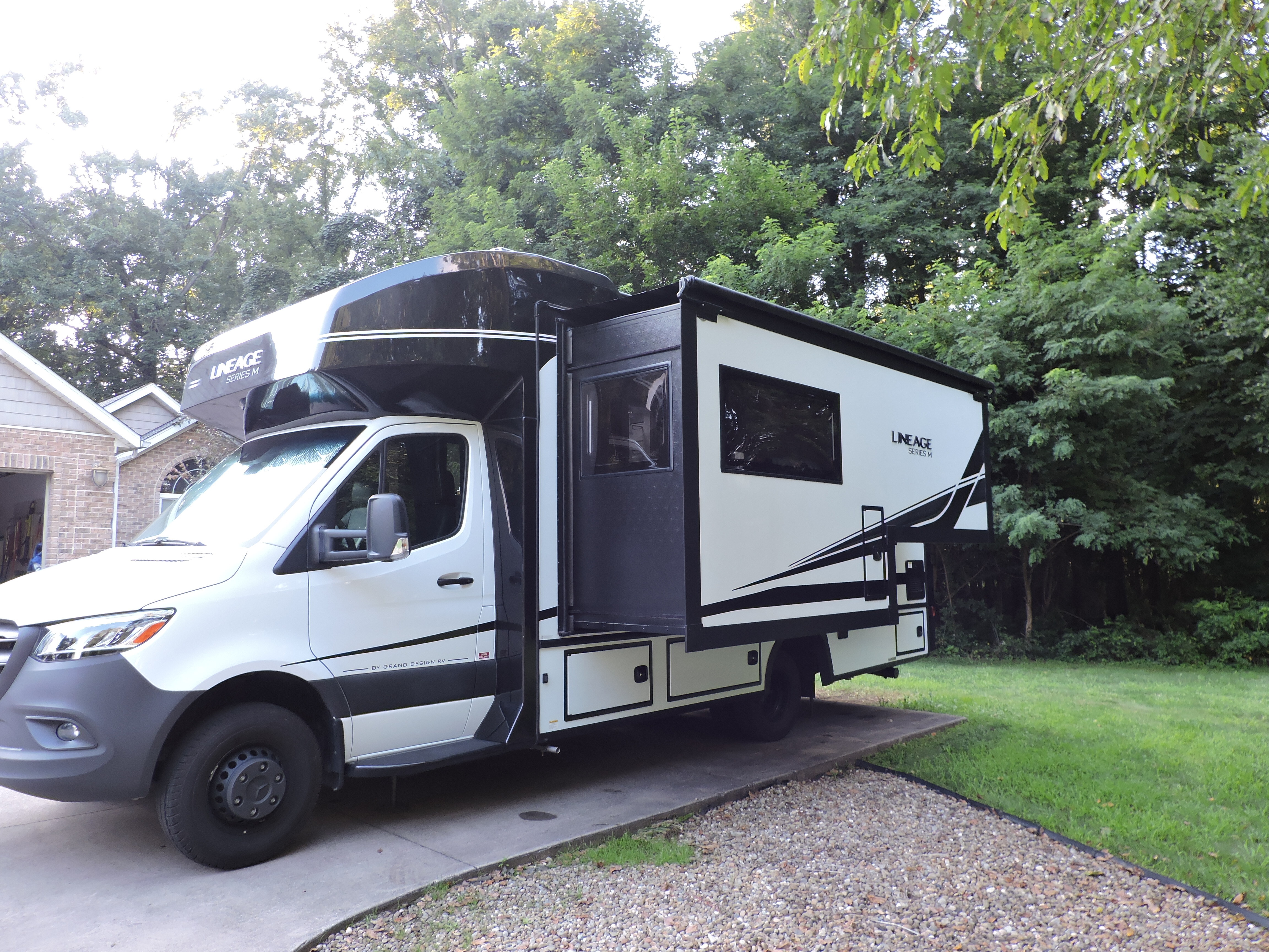 2025 Grand Design LINEAGE SERIES M 25FW RV