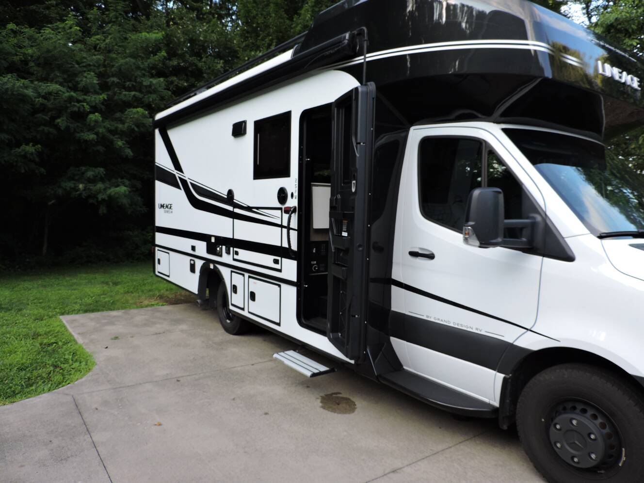 A photo of this 2025 Grand Design LINEAGE SERIES M 25FW
