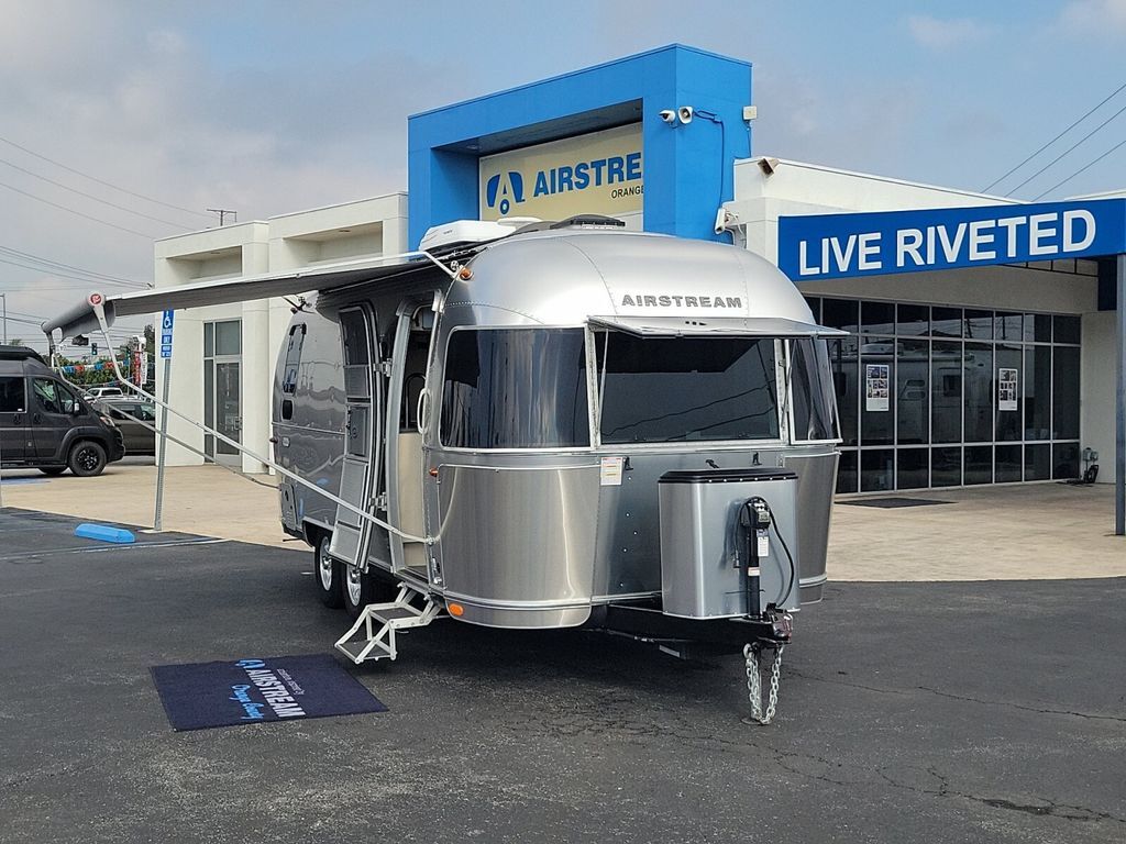 2021 Airstream Flying Cloud 23CB in midway city CA
