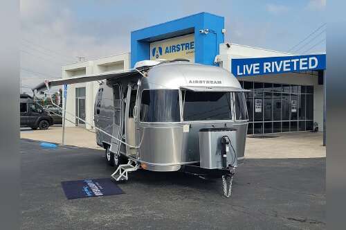 2021 Airstream Flying Cloud 23CB in midway city CA