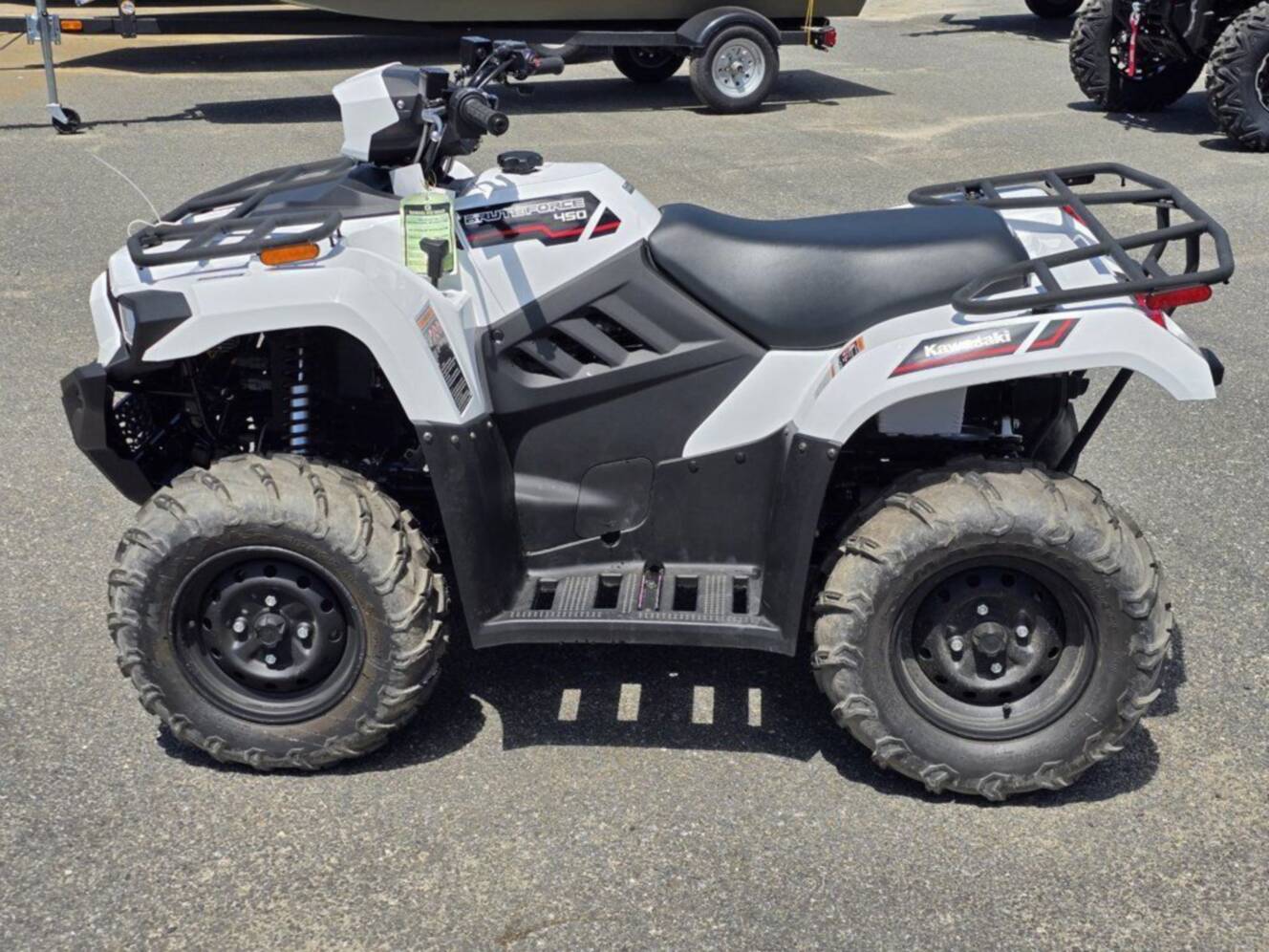 A photo of this 2025 Kawasaki Brute Force® 450 4x4