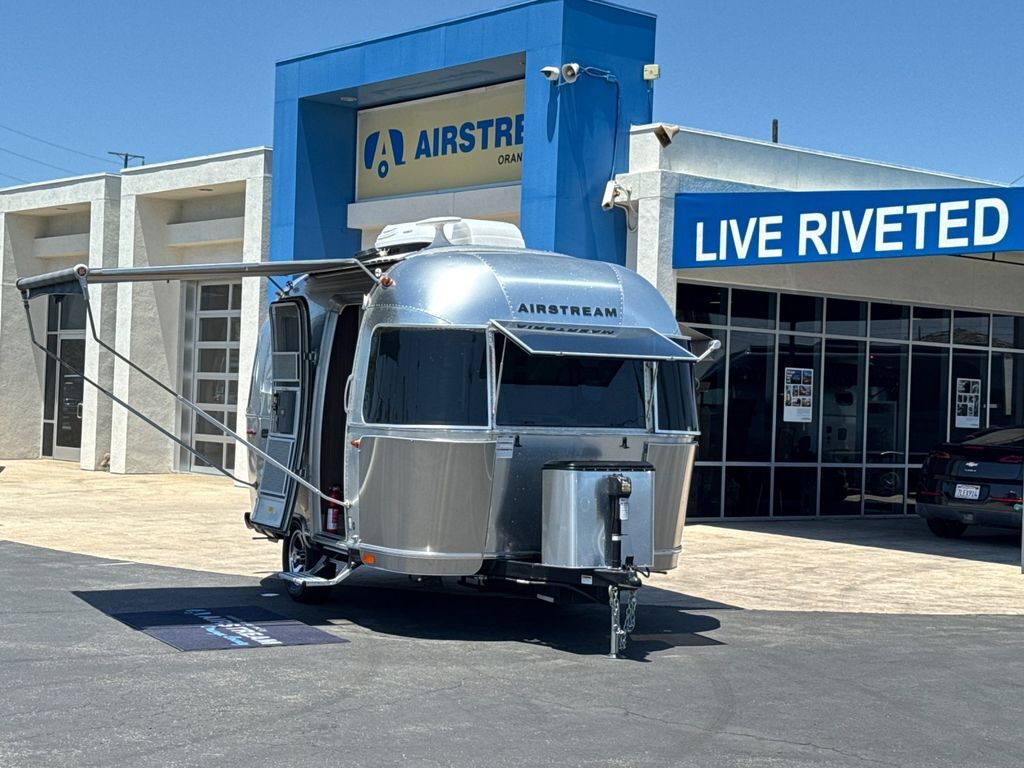 2021 Airstream Caravel 16RB in midway city CA