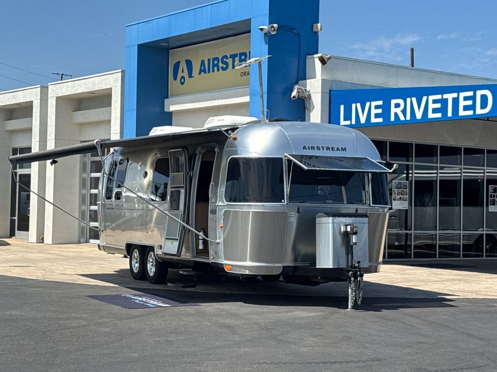 2013 Airstream Flying Cloud 25 RB Twin in midway city CA
