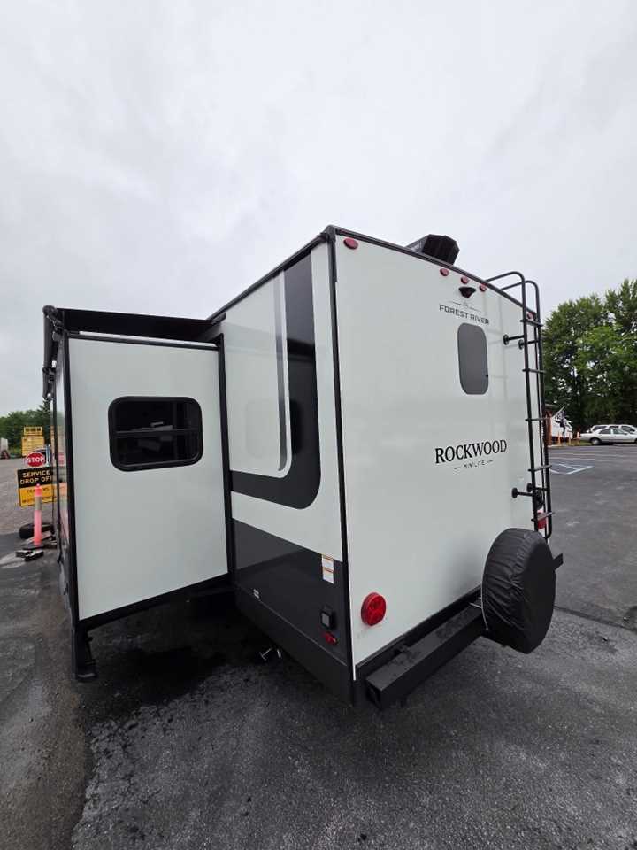 2027 Rockwood Mini Lite 2523MBR in girard OH