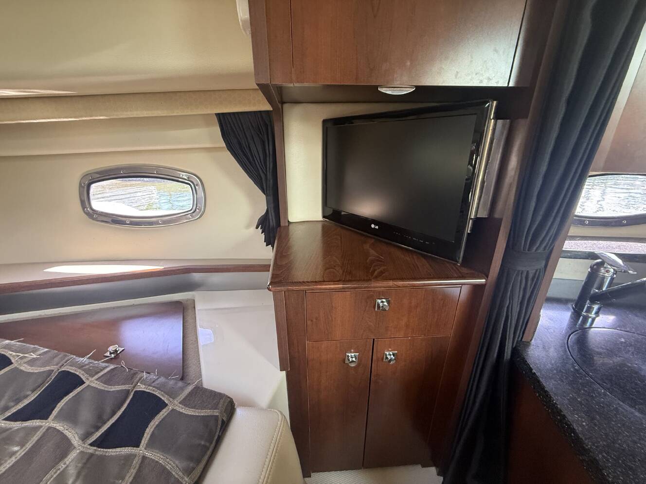 A photo of this 2012 Chaparral Signature 310