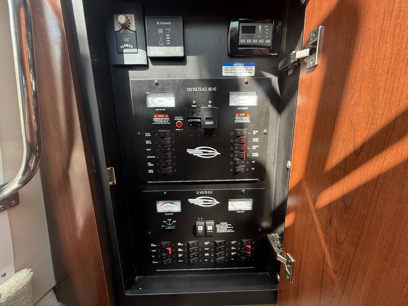 A photo of this 2012 Chaparral Signature 310