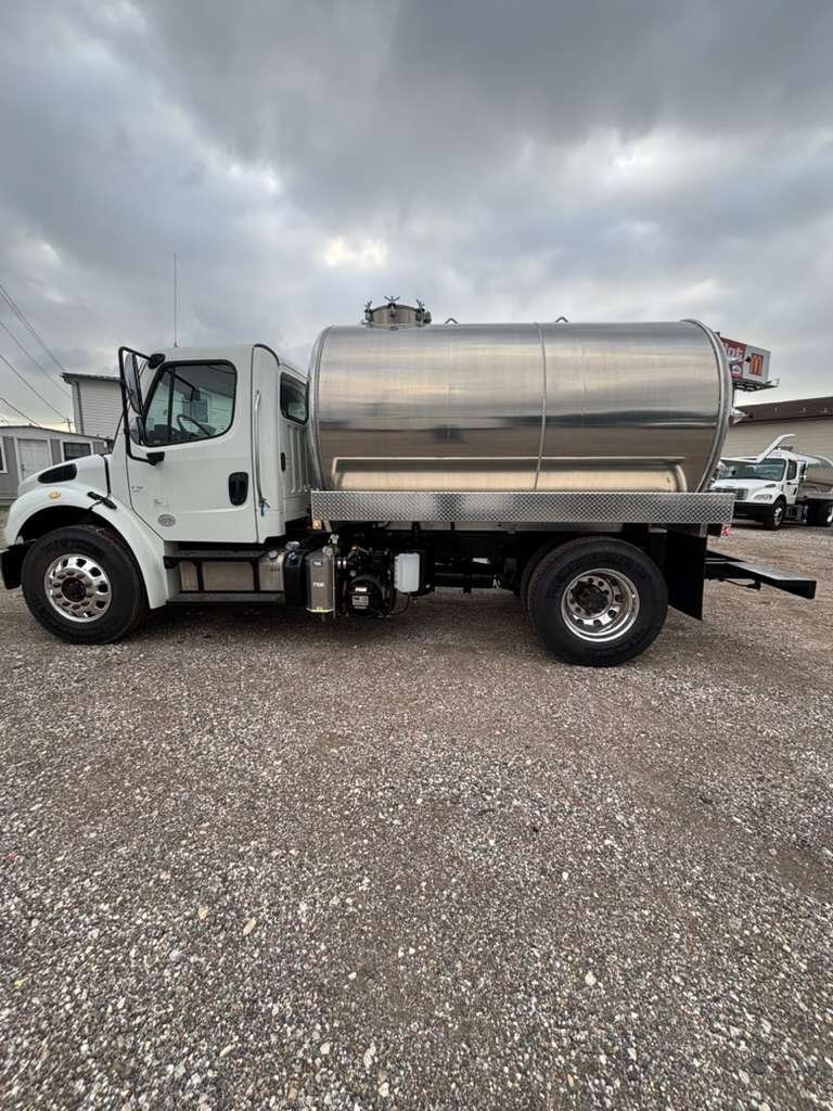 2020 FREIGHTLINER BUSINESS CLASS M2 106 in Houston, TX