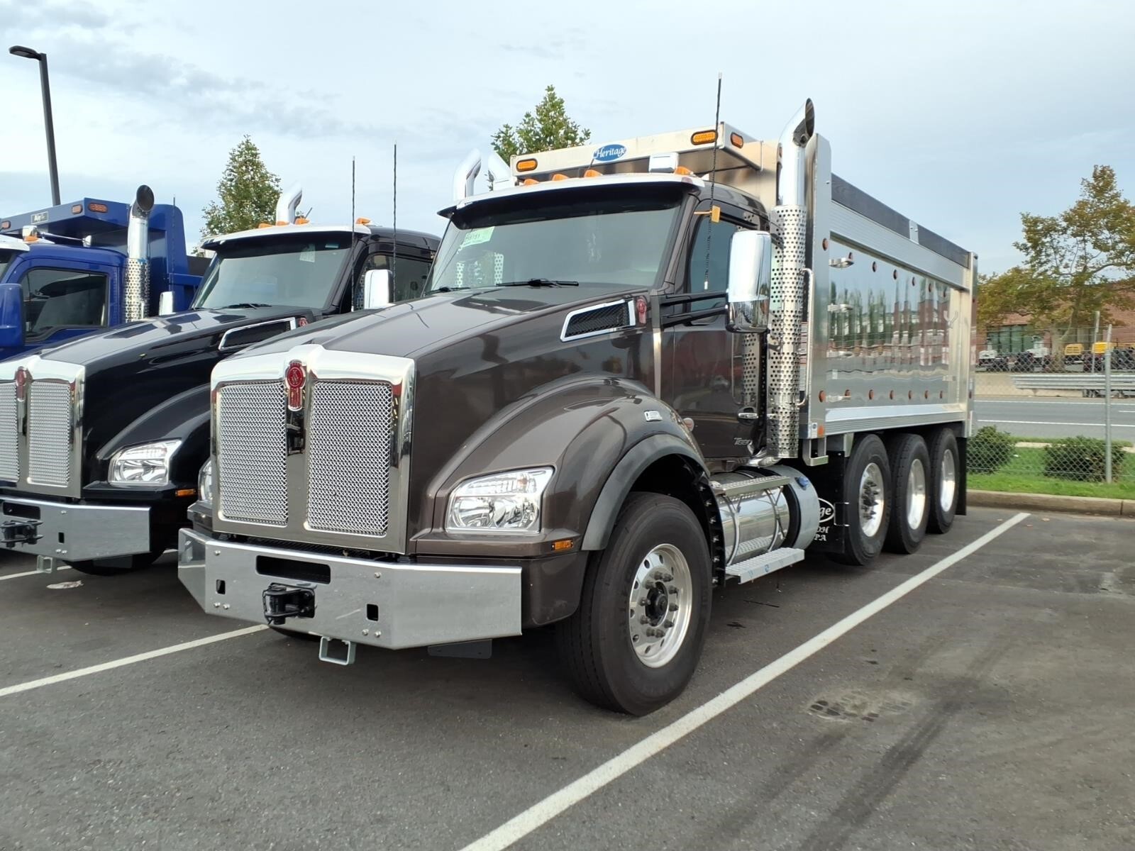 2027 KENWORTH T880 in Baltimore, MD