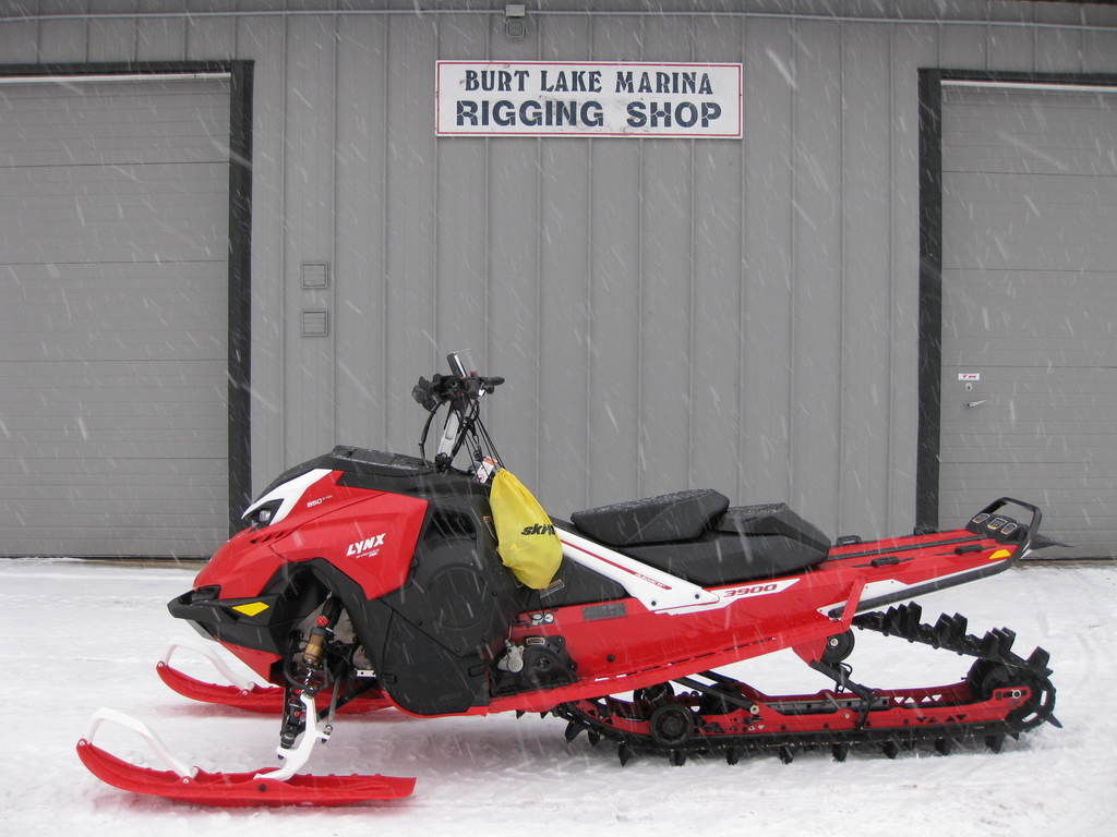 2024 Lynx® Shredder RE 850 E-TEC_3900_HAlt_10.25" in indian river MI