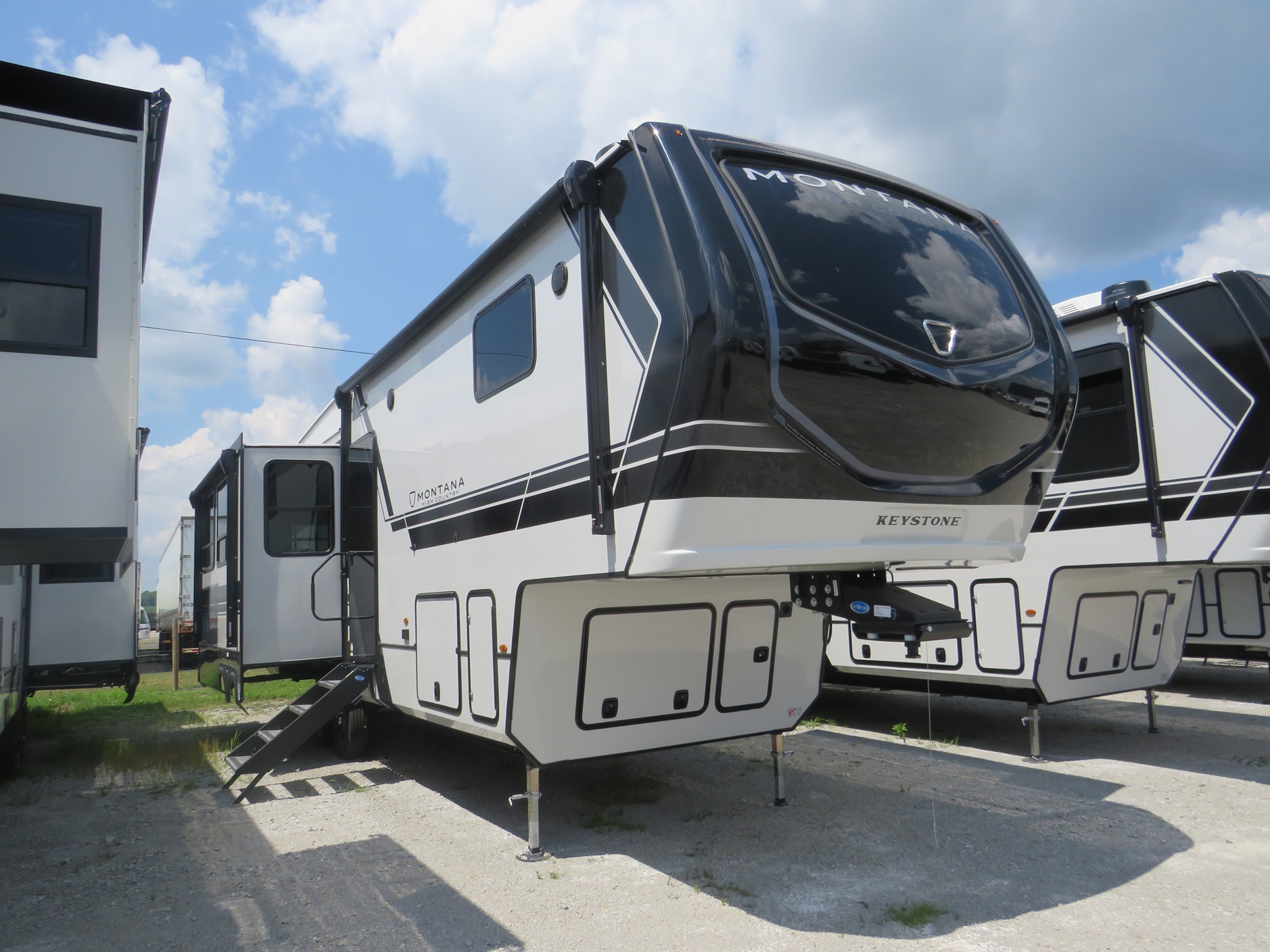 2026 Keystone MONTANA HIGH COUNTRY 295RL in wilmington OH