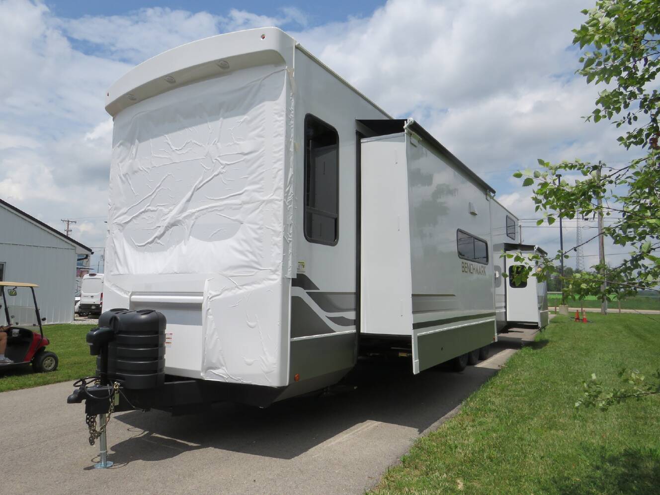 A photo of this 2025 Alliance BENCHMARK 42LFT