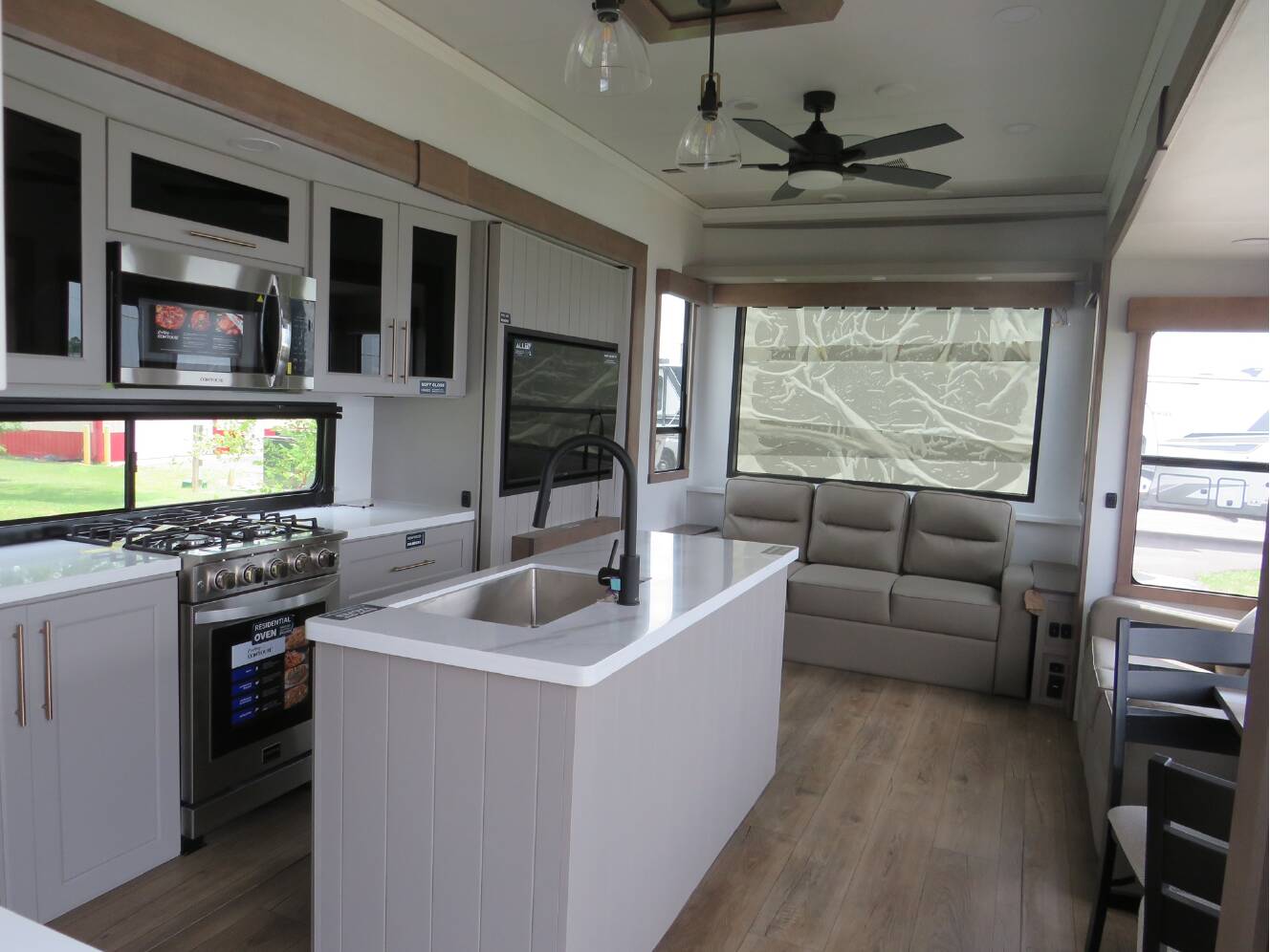 A photo of this 2025 Alliance BENCHMARK 42LFT