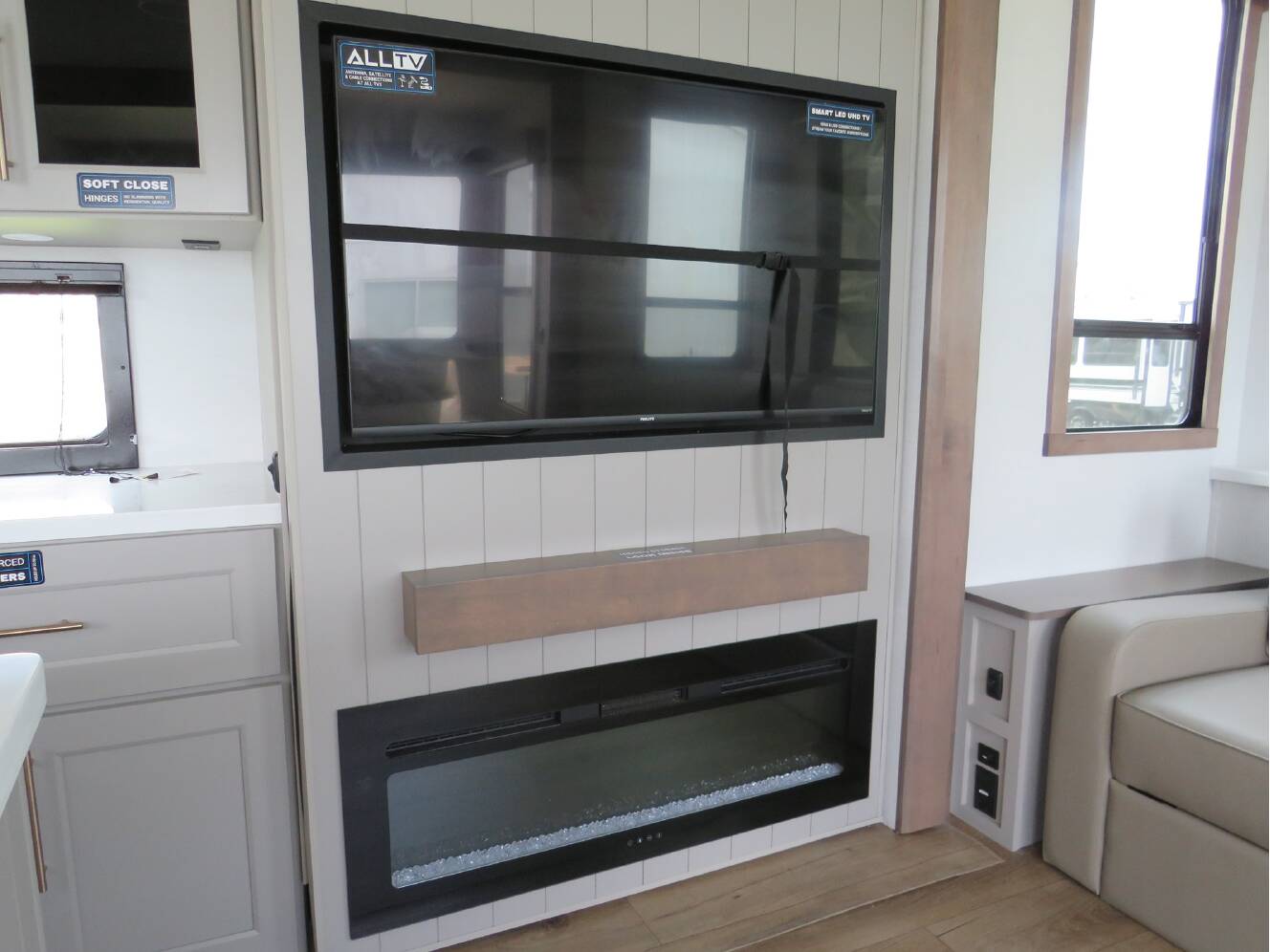 A photo of this 2025 Alliance BENCHMARK 42LFT
