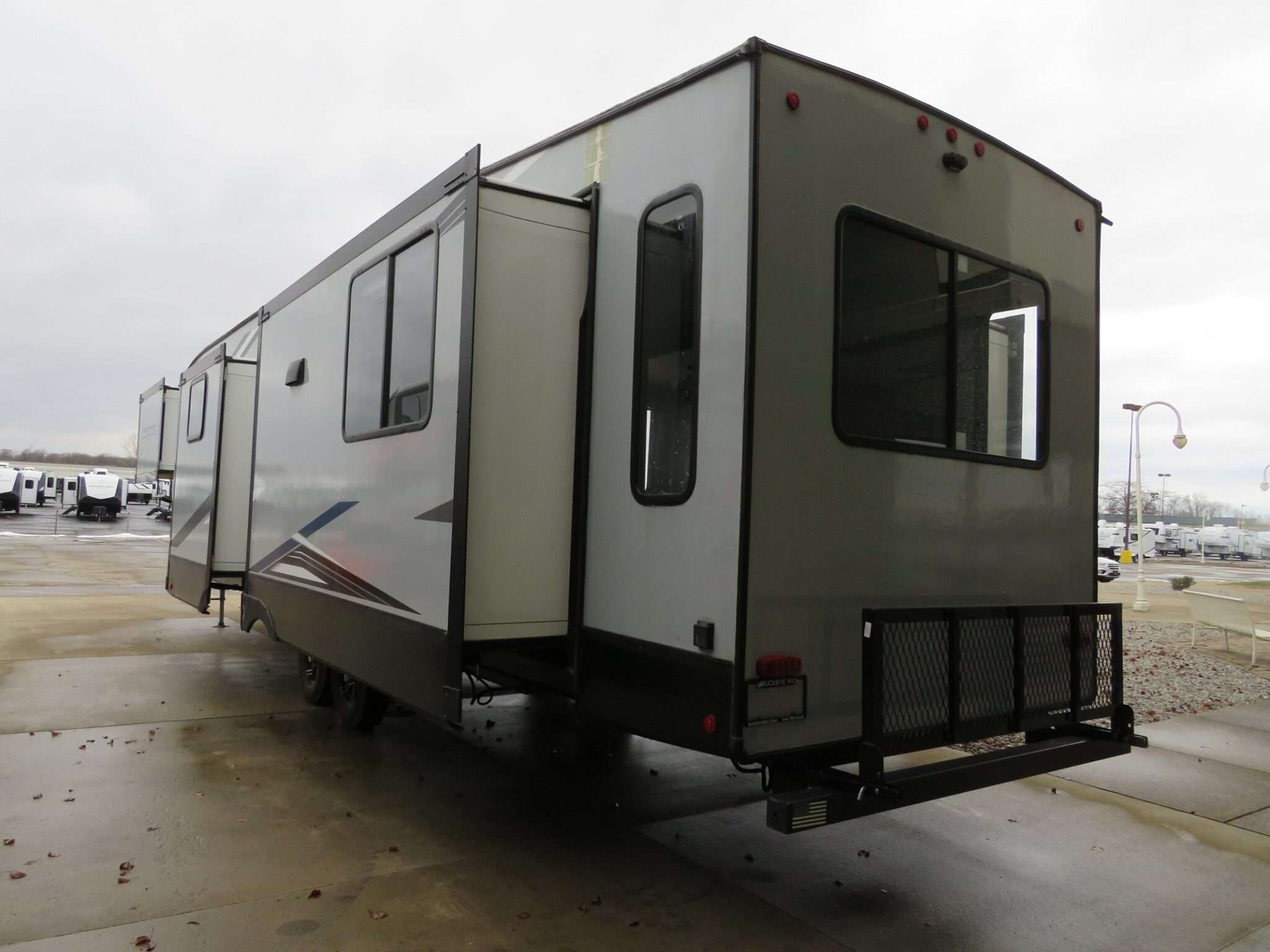2022 Forest River CHEROKEE ARCTIC WOLF 3660SUITE in jeffersonville OH