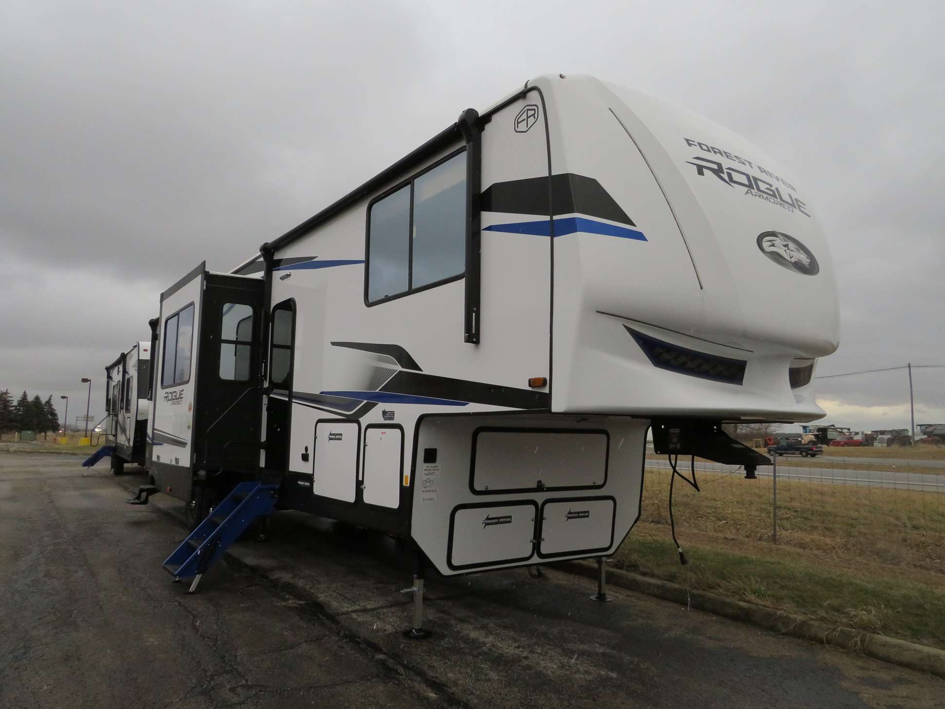 2026 Forest River CHEROKEE ROGUE ARMORED 341GS11 in jeffersonville OH