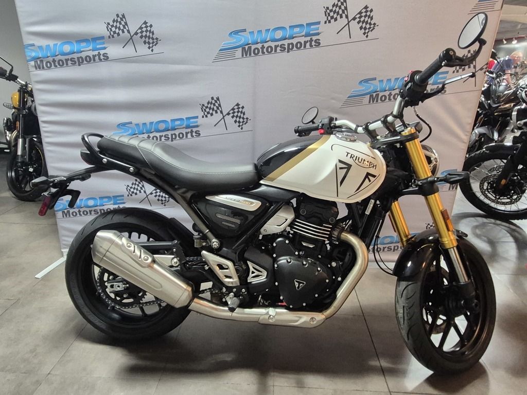 2026 Triumph Speed 400 Pearl Metallic White/Phantom Black BASE in Louisville, KY