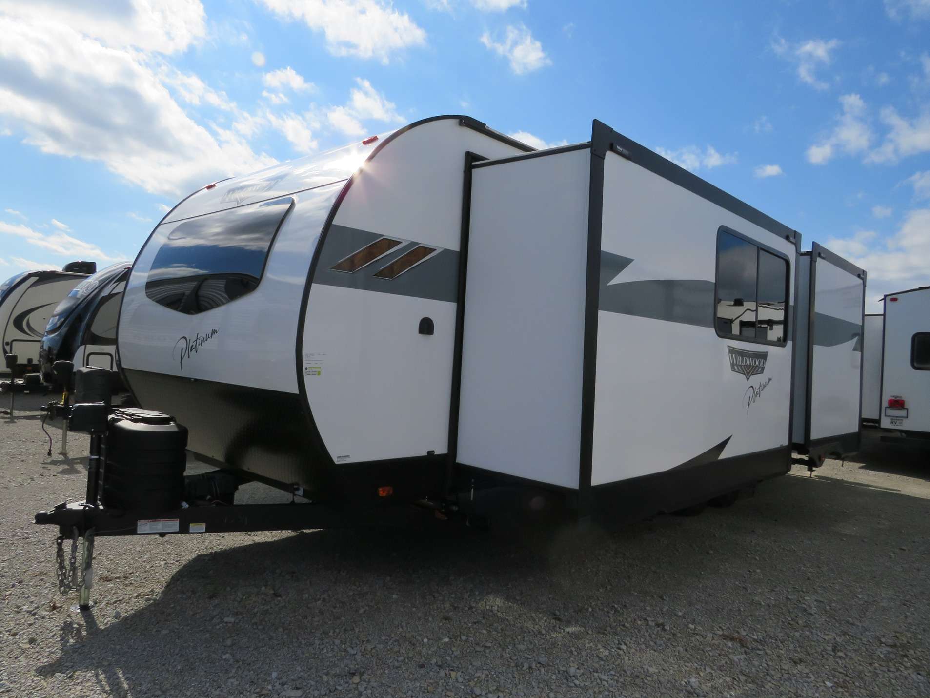 2024 Forest River WILDWOOD PLATINUM 28FKGX in wilmington OH