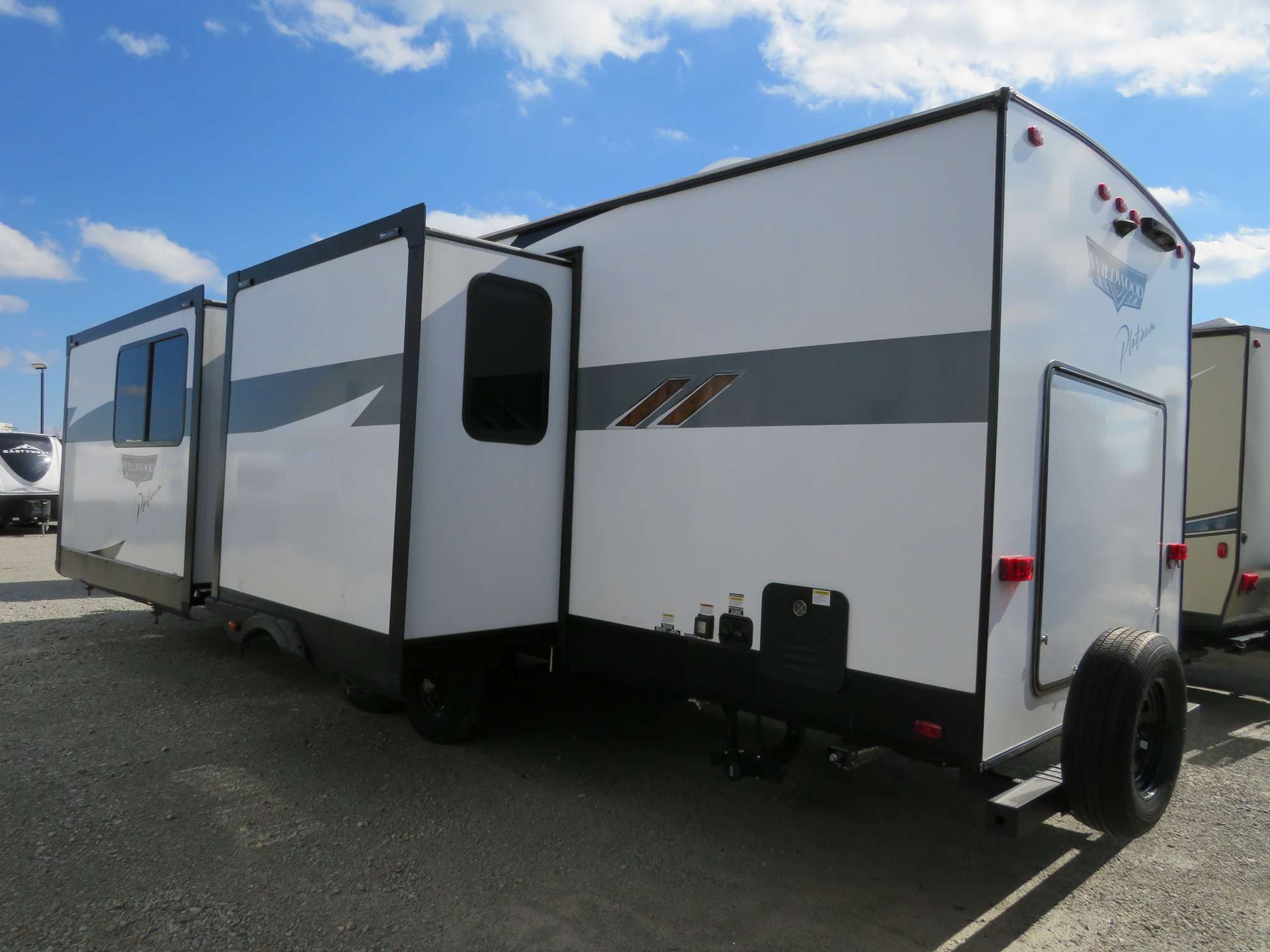 2024 Forest River WILDWOOD PLATINUM 28FKGX in wilmington OH