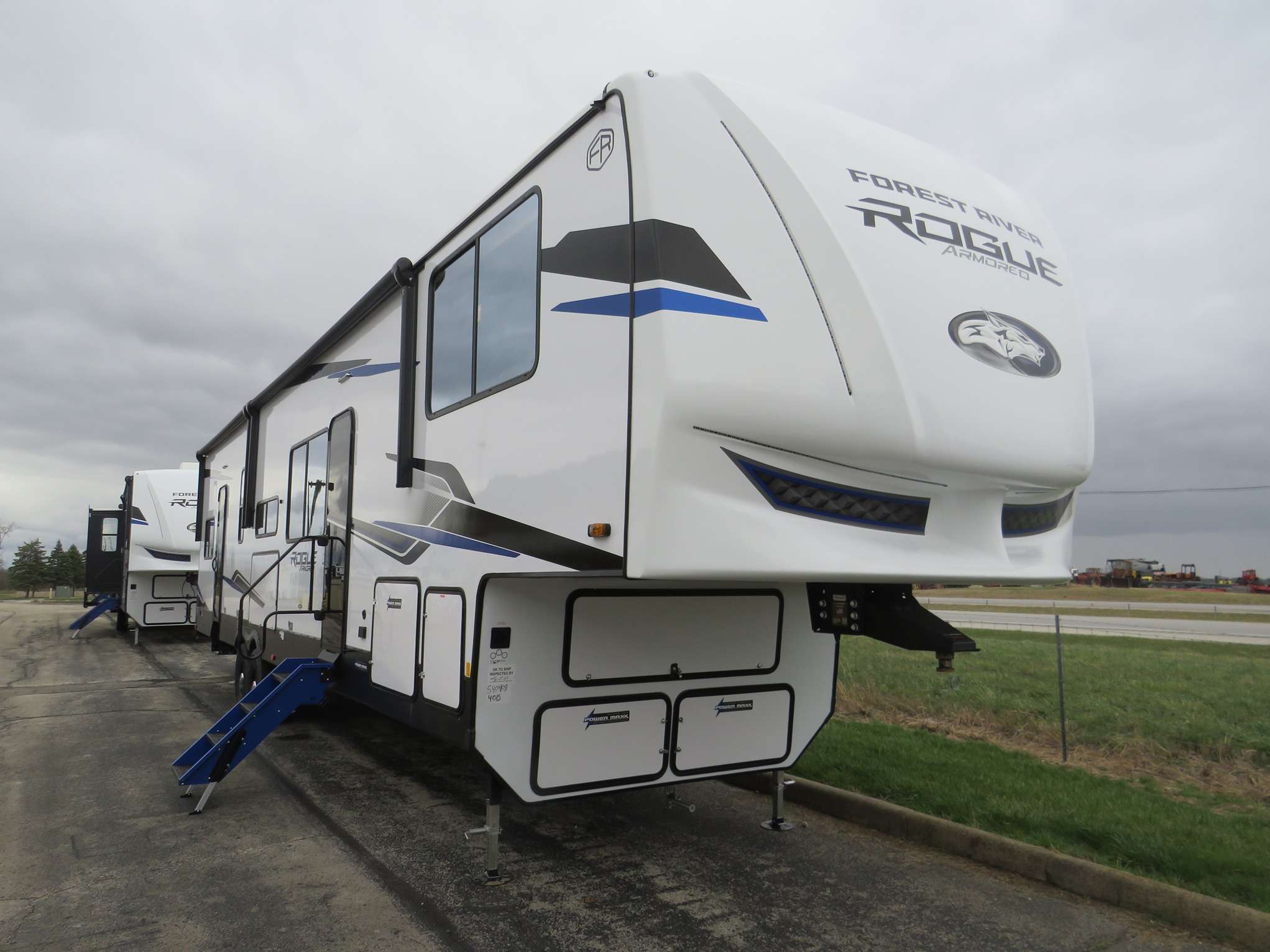 2026 Forest River CHEROKEE ROGUE ARMORED 351G2 in jeffersonville OH